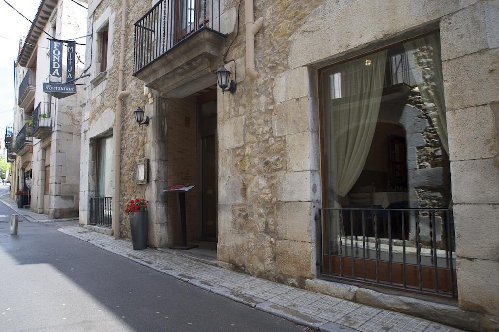 Hotel Fonda Mitjà à Torroella de Montgrí Extérieur photo