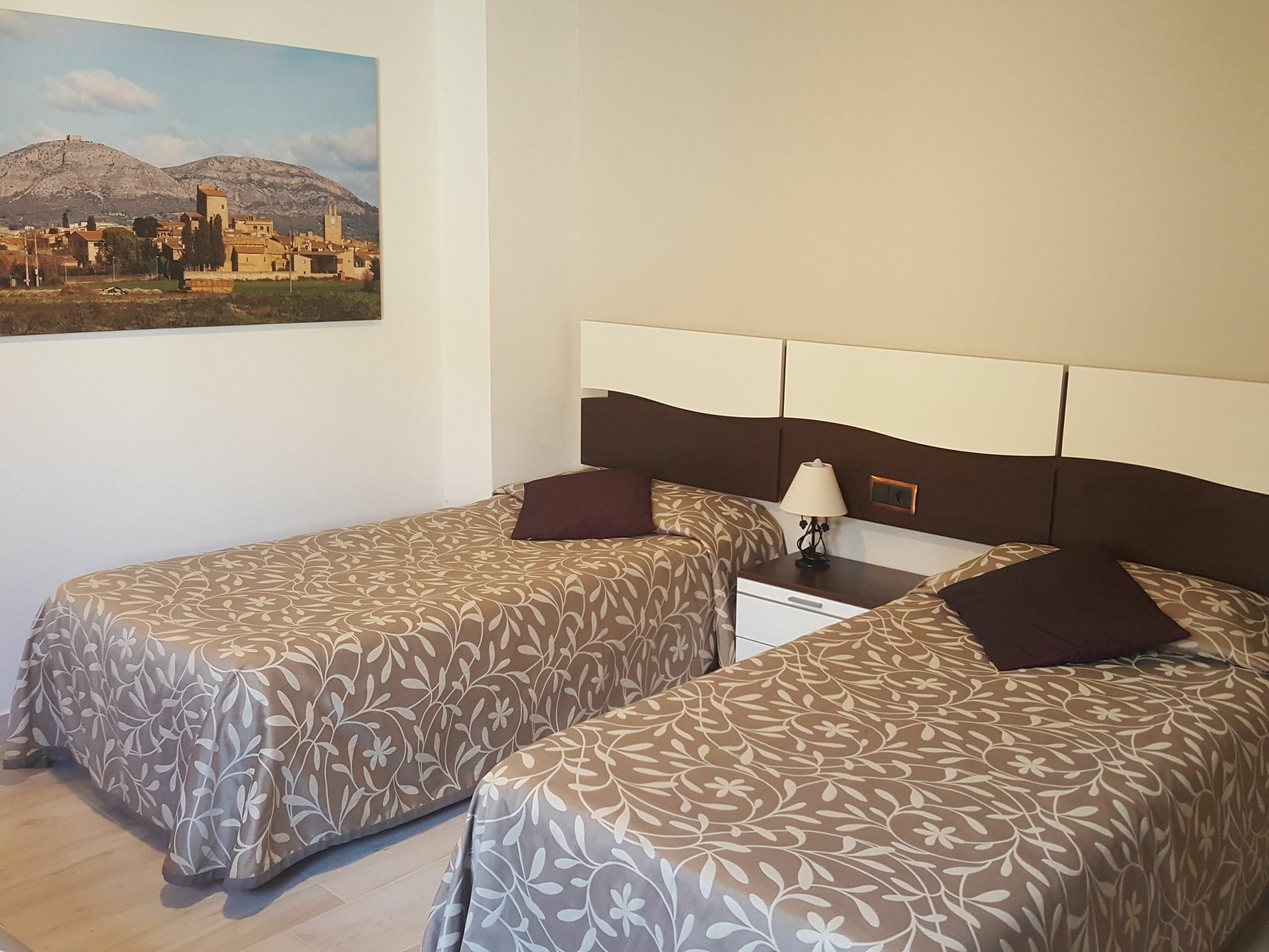 Hotel Fonda Mitjà à Torroella de Montgrí Extérieur photo