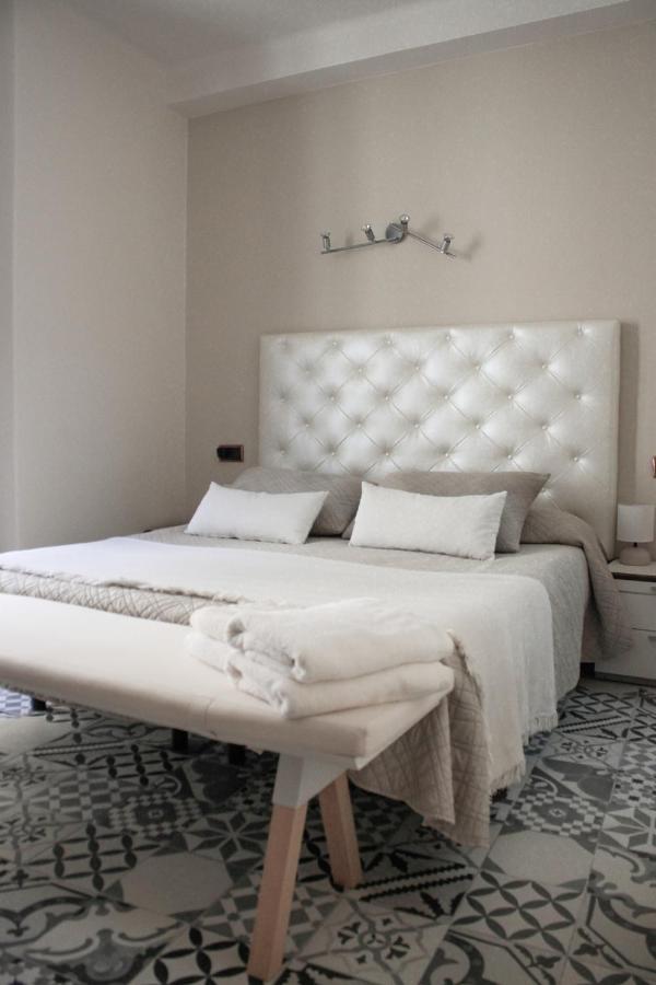 Hotel Fonda Mitjà à Torroella de Montgrí Extérieur photo